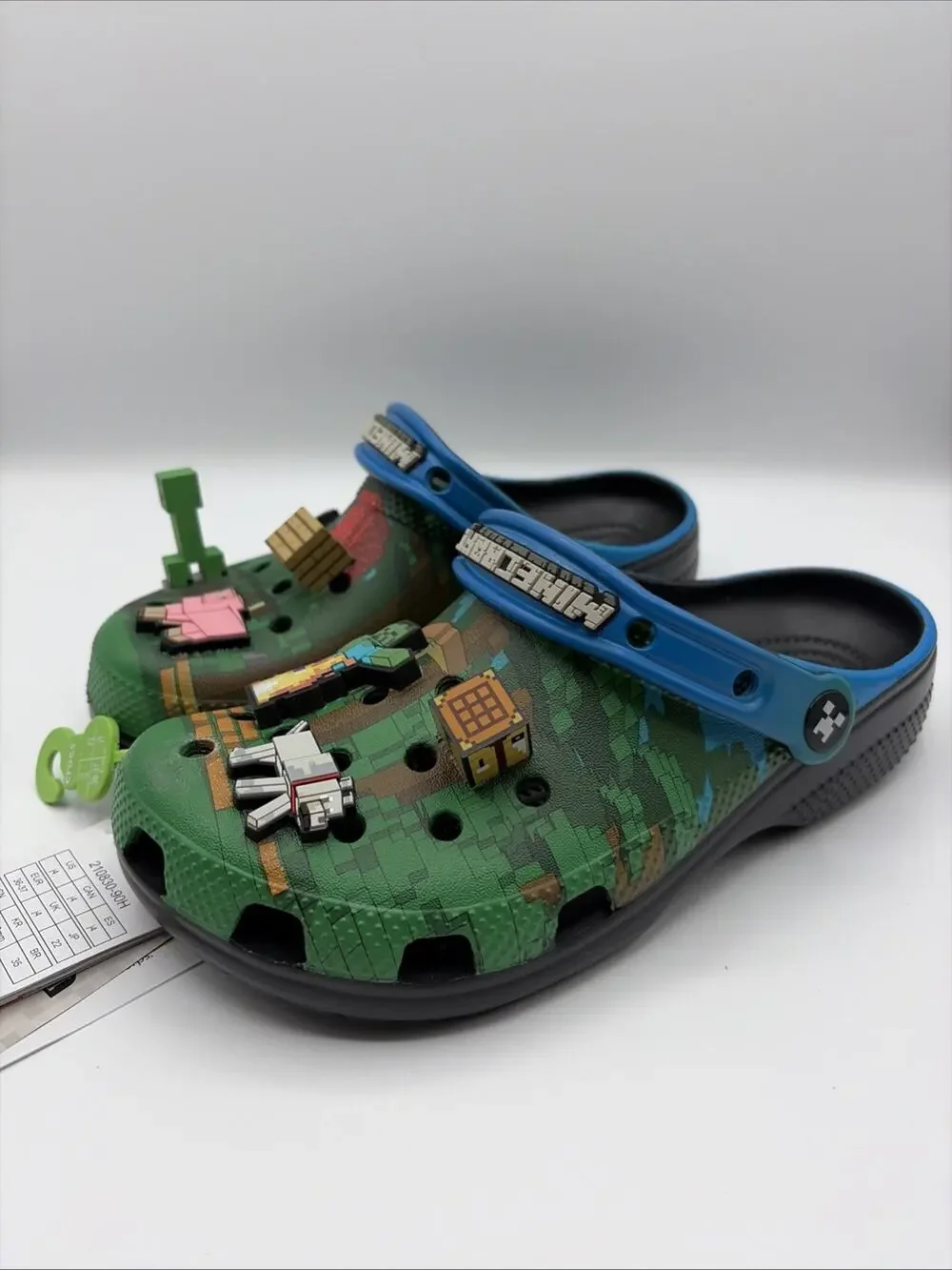 Crocs x Minecraft Pre-School Kids Classic Clog Size J4 Green Black 210830-90H